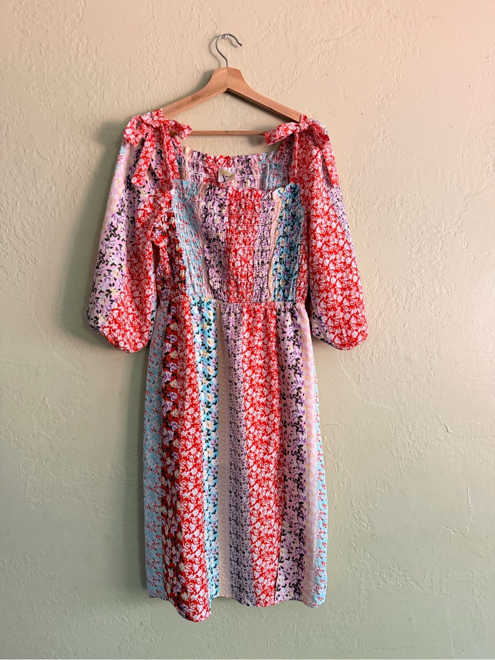 fig and flower Woman’s Multicolored Floral Elastic Top Midi Dress, Size: M